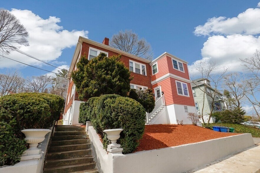 Building Photo - 61 Algonquin Rd