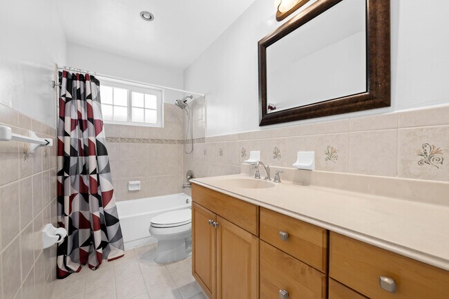 Building Photo - 313 SE 4th Terrace