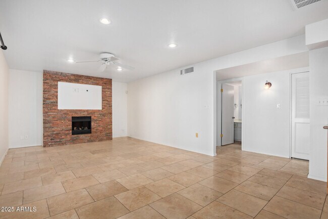 Building Photo - 2522 S Mulberry