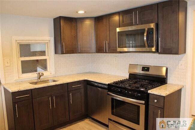 Building Photo - 35 Lavern St