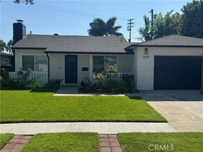 Building Photo - 2625 Vuelta Grande Ave