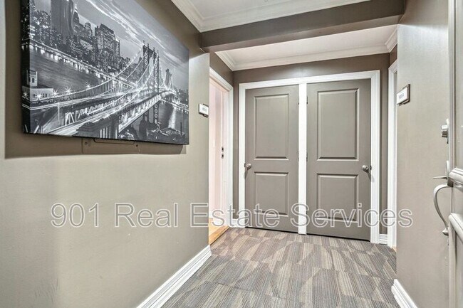 Building Photo - 655 Riverside Dr