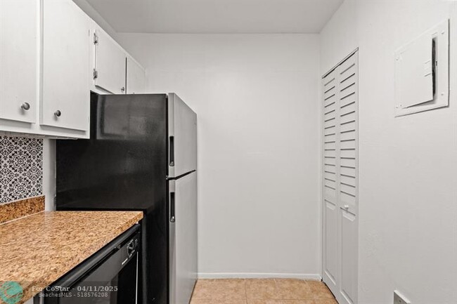 Building Photo - 7831 SW 56th St