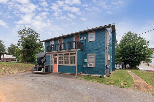 Building Photo - 501 S Sterling St