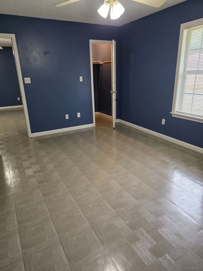 Building Photo - 103 Stanford Cir