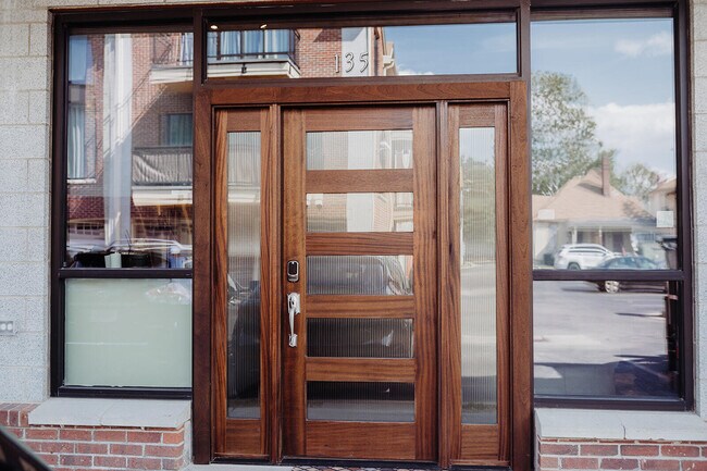 Building Photo - 275 S Limestone