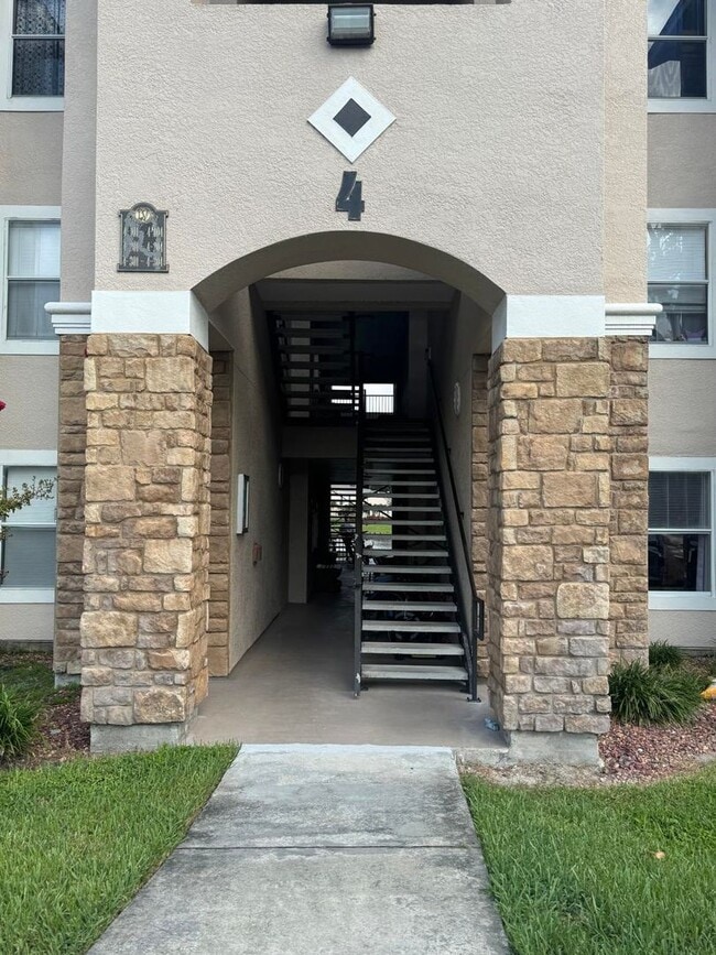 Building Photo - 3/2 Condo in Villaggio On The Lakes
