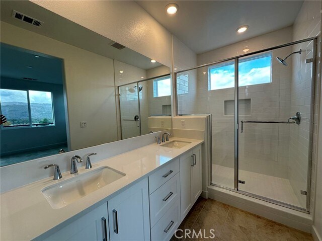 Building Photo - 206 Sash