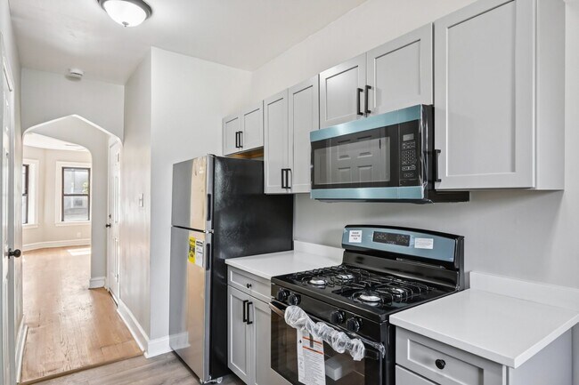 Building Photo - 7757 S Phillips Ave