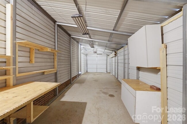 Building Photo - 319 Deep Forest Ct