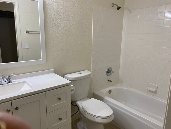 Building Photo - 2252 Bridle Wreath Ln