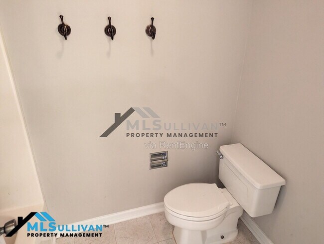 Building Photo - 4101 Five Oaks Dr