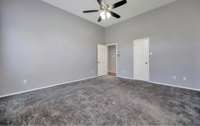 Building Photo - 10150 Santa Clara Ave