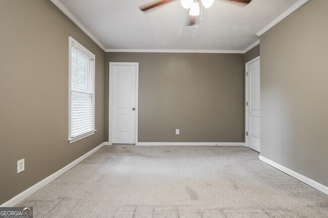 Building Photo - 732 Jockey Ln