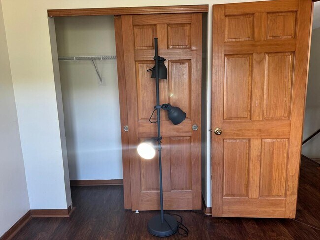 Building Photo - 2527 Oneida Ln