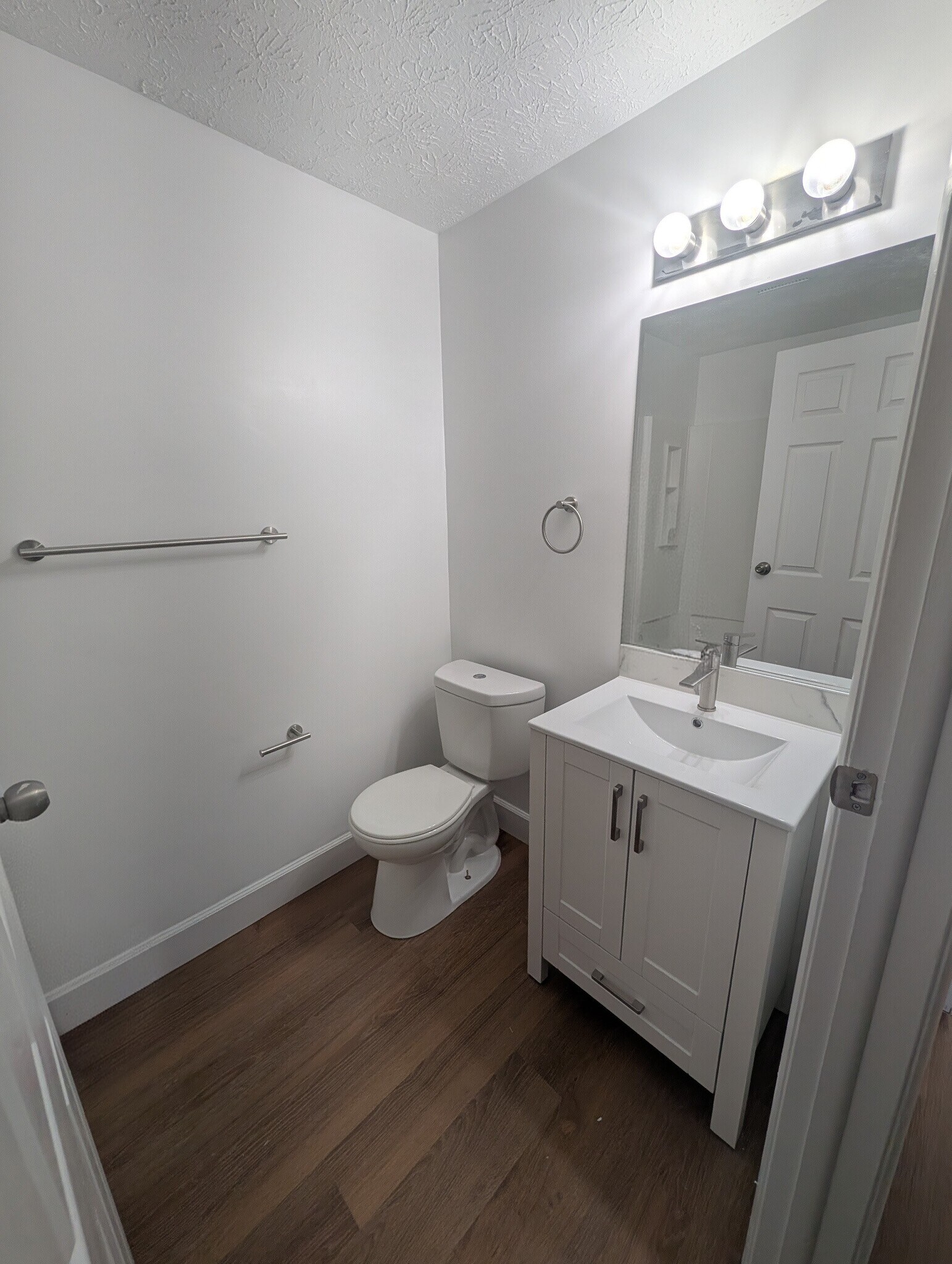 Second Bathroom - 19609 Gunners Branch Rd