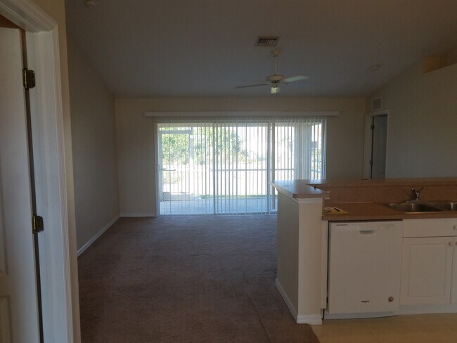 Building Photo - 1043 Cedartree Ave