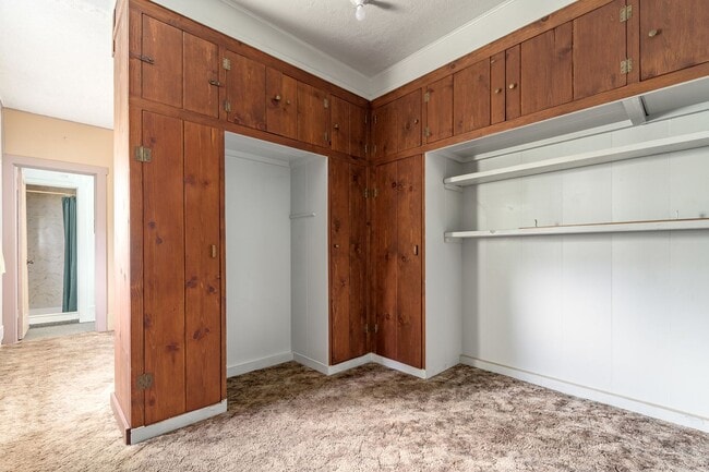Building Photo - Home for Rent in Roseburg