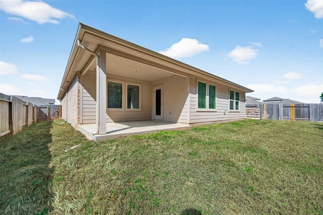 Building Photo - 40320 Hilltop Pr Dr
