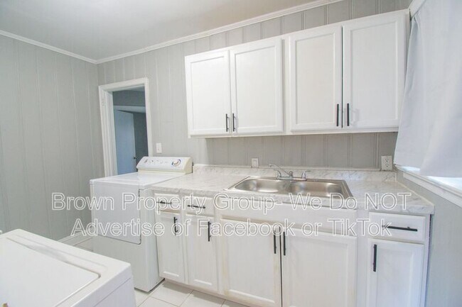 Building Photo - 808 McKimmon Rd