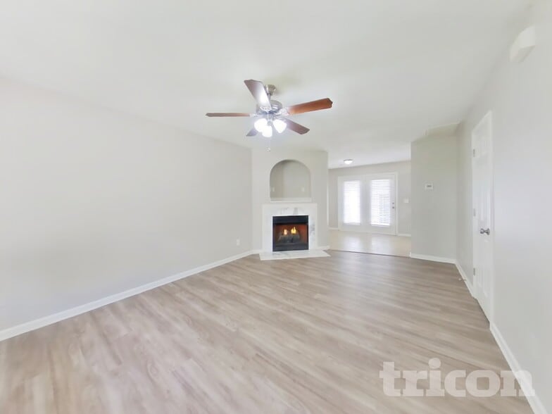 Building Photo - 1787 Mission Oaks St