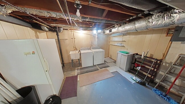 Building Photo - "3-Bedroom Gem with 1.5 Baths on Talbot St...