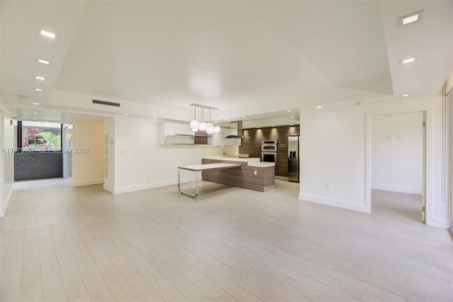 Building Photo - 161 Crandon Blvd