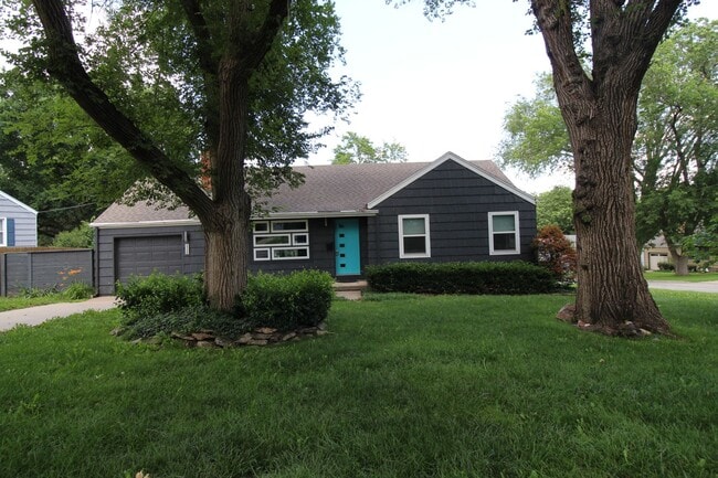 Building Photo - Upgraded 2 Bedroom 1 Bath House In Mission Kansas
