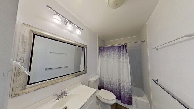 Building Photo - 2 Bedroom 2 Bath Home with an Amazing View...
