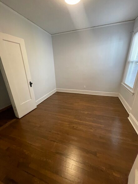 Building Photo - 918 W Gunnison St