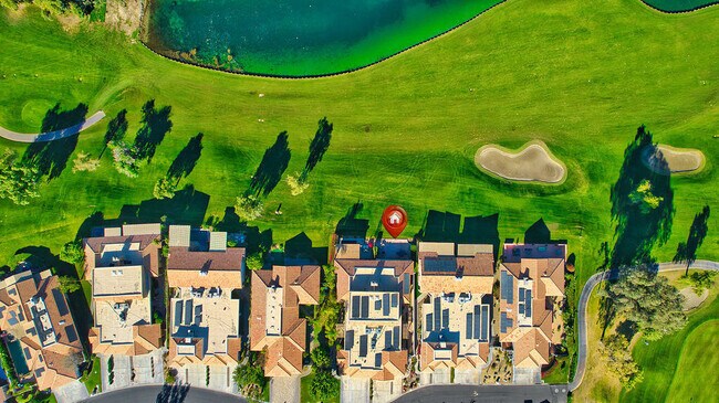 Building Photo - 10 Colonial Dr