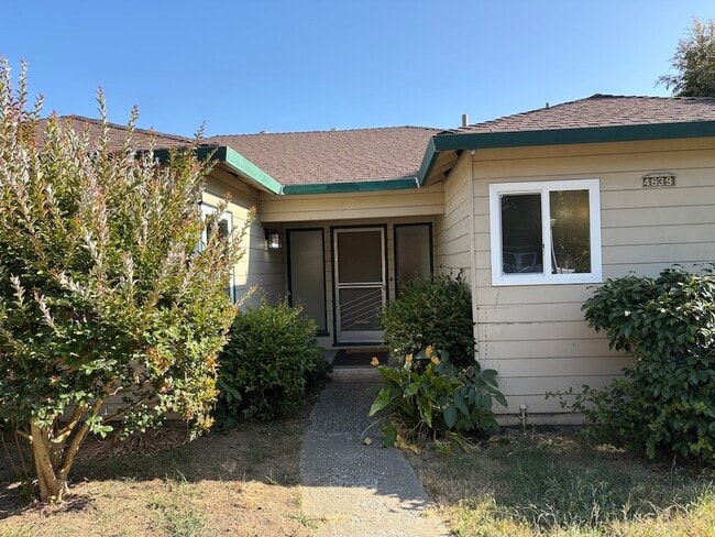 Primary Photo - 4639 James Ave