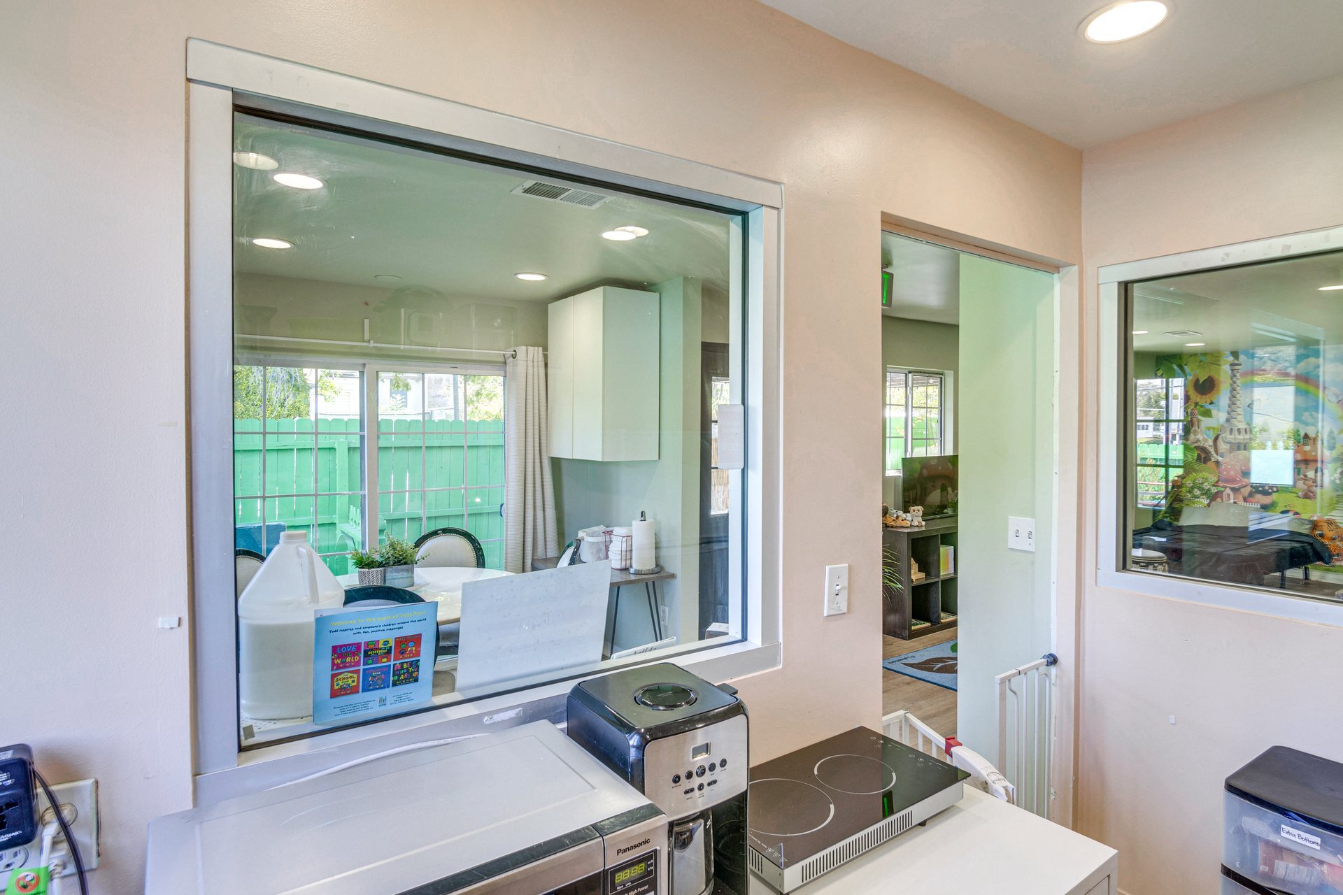 Building Photo - 3863 Broadlawn Dr