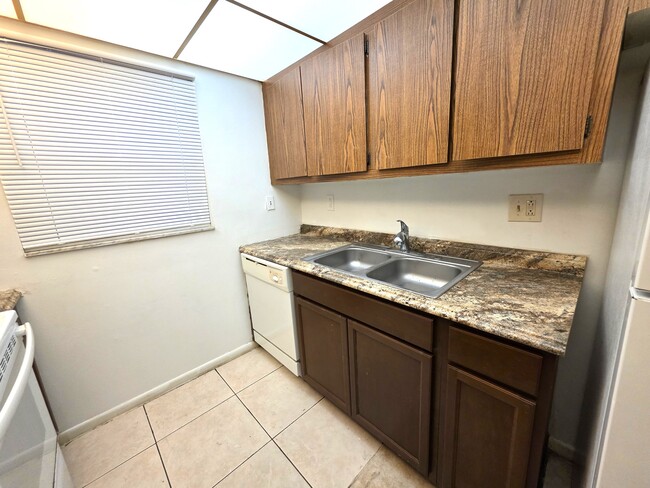 Building Photo - 2000 N Congress Ave