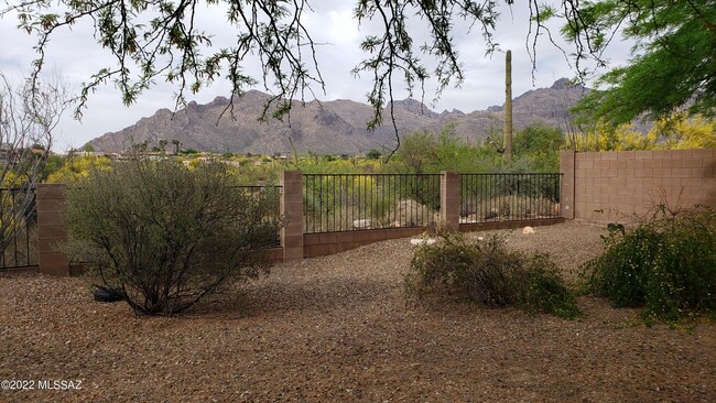 Building Photo - 6525 N Shadow Bluff Dr