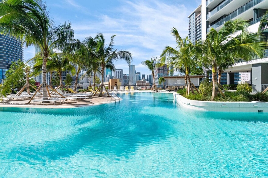 Building Photo - 125 NE 6th St