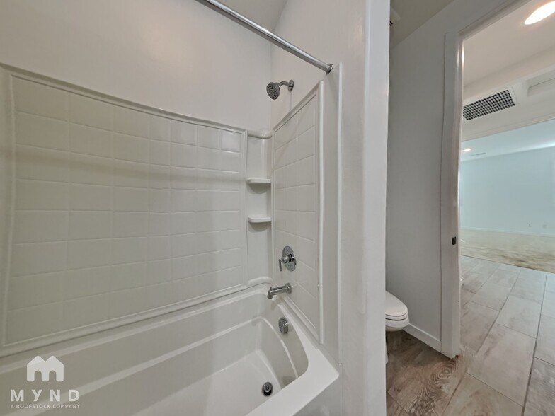 Building Photo - 19353 W Elm St