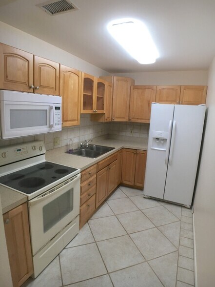 Building Photo - 1525 Curlew Ave