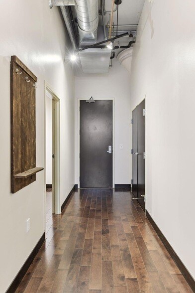 Building Photo - 618 N Washington Ave