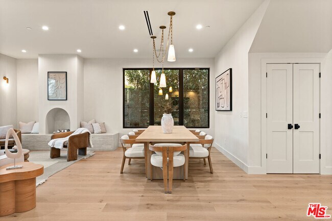 Building Photo - 11748 La Maida St