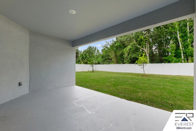 Building Photo - 8 Longview Ln