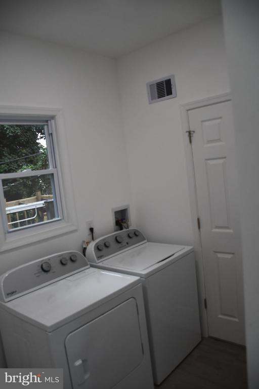 Building Photo - 433 W Bringhurst St