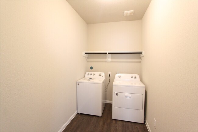 Building Photo - 24923 Lorenzo Glaze Trail