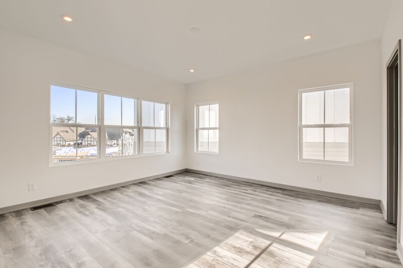 Building Photo - 5714 California Ave