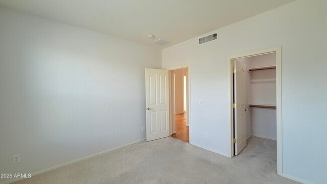 Building Photo - 3316 E Kingbird Pl