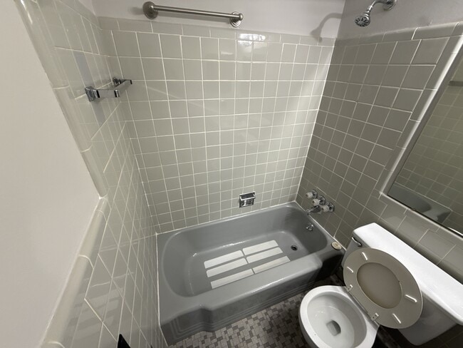 Building Photo - 1475 Hollywood Ln