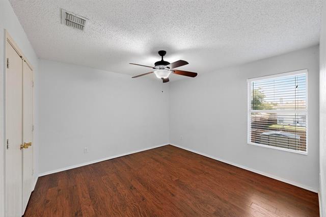 Building Photo - 2316 White Oak Dr