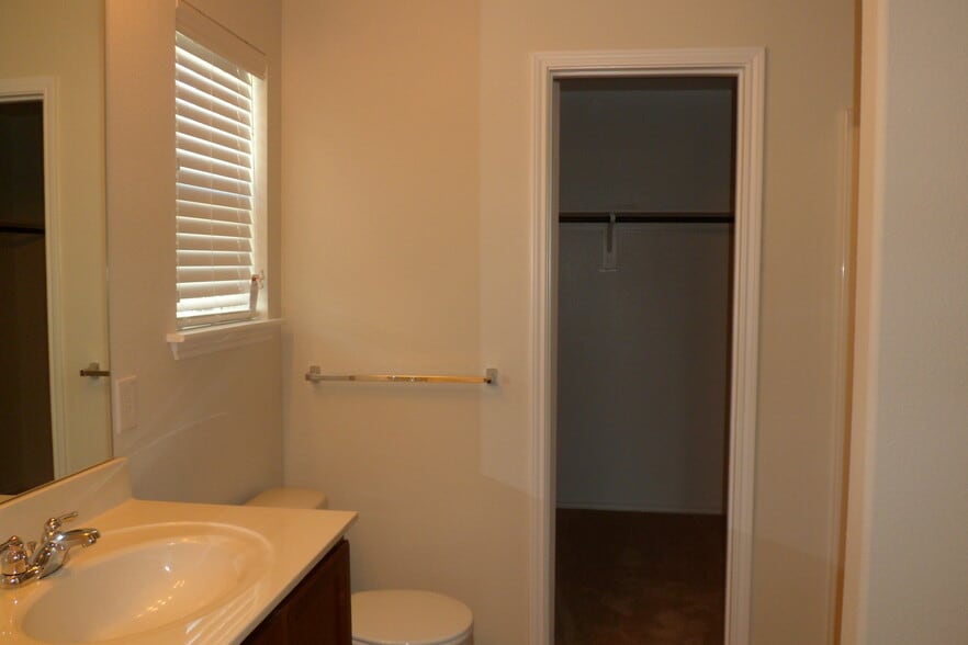 Building Photo - 1508 Abby Creek Dr