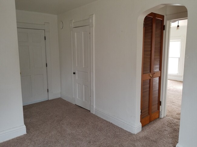 Building Photo - 435 E Centerway St