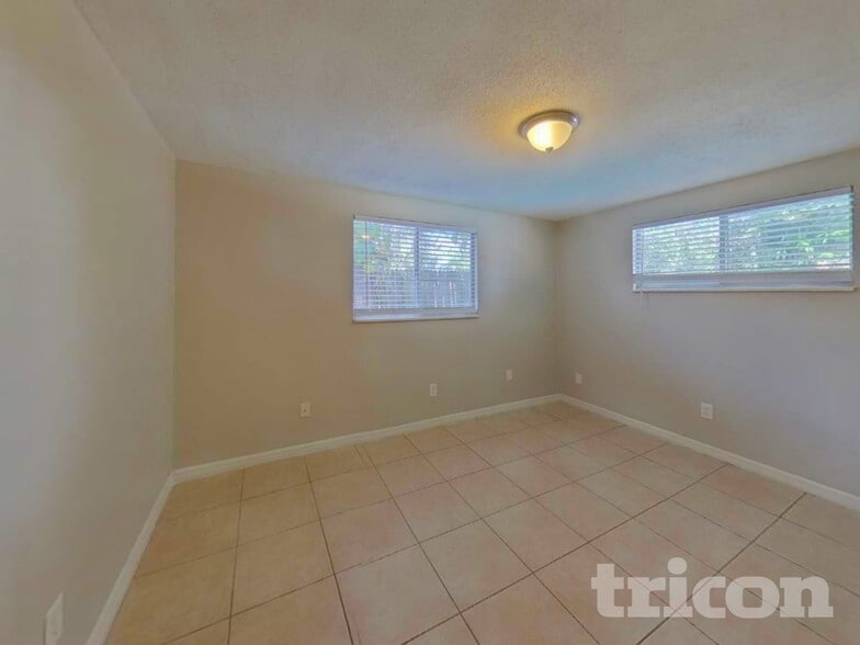 Building Photo - 2541 Brampton Ct